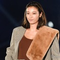 木下優樹菜、娘と釜山満喫 オフショットに「3人揃ってオシャレ」「スタイル抜群」と反響 画像