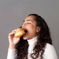 お育ちに差が出る「パンの食べ方」。常識ある大人は当然に身につけているテーブルマナー