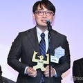 「第62回ギャラクシー贈賞式」に登壇した尾崎裕和氏（C）モデルプレス