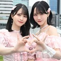 モデルプレスのインタビューに応じた佐々木舞香、野口衣織（C）モデルプレス