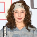 仲里依紗、YouTubeで両親顔出し 長崎の実家帰省に3姉妹も集結「仲良し家族」「登場の仕方面白い」の声 画像