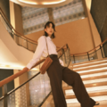のん、シックに決めたシャツ×ワイドパンツコーデに反響「ほっそい美しいスタイル」「カッコいい」 画像