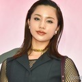 茶髪の高橋メアリージュン（C）モデルプレス