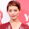 菅原小春、夫・黒田大輔との“キス寸前”2ショット公開「ラブラブ」「幸せそう」 画像