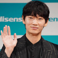 綾野剛、主演映画『でっちあげ』“真実を疑う物語”に圧倒的なリアリティをもたらす演技の深み