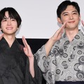 お互いを褒め合う板垣李光人、吉沢亮（C）モデルプレス