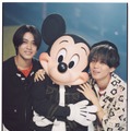 高橋海人、ミッキーマウス、永瀬廉／写真：松岡一哲（C）Disney