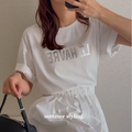 爽やかさ全開の上下白コーデ。着こなしの秘訣はシルエットと素材感【40代の毎日コーデ】 画像