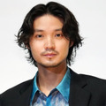 磯村勇斗、夜空を見上げる『ぼくほし』SHOTにファンうっとり「素敵なお写真」「ああ、かっこいい」