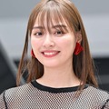 内田理央、ノースリワンピで色白美肌輝く「爽やかで素敵」「彼女感すごい」の声 画像