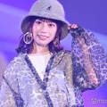 元日向坂46東村芽依、ベアトップで美デコルテ輝く「彼女感すごい」「最強ビジュ」と絶賛の声 画像
