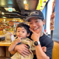 おばたのお兄さん、1歳愛息子と“お揃いポーズ”でパシャリ！親子2SHOT披露「久しぶりの家族タイム」 画像
