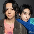 モデルプレスのインタビューに応じた駒木根葵汰、新原泰佑（C）モデルプレス