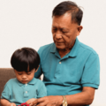 4歳の孫と遊ぶじいじ　孫「大好きだよ！」と言った瞬間⇒頑固なじいじの”意外な反応”に「ほっこり」「尊い」 画像
