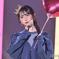 ≠ME谷崎早耶、“あざと可愛い”ウインクで魅了 パーカー×チェックスカートのカジュアルコーデ【TGC2025A/W】 画像
