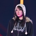 日向坂46金村美玖、跳ね上げアイラインがキュート トレンド取り入れた秋冬スタイル【TGC2025A/W】 画像