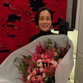 中村江里子アナ、夫が庭の手入れする様子公開「様々な道具の入ったマイバッグを持って」 画像