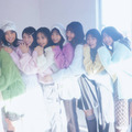 櫻坂46の4期生が仲良くぎゅっと密着！きれい色ニットを着こなしガーリーな魅力が満開 画像