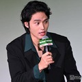 「話しかけづらかった」というJUNONの言葉に必死に反論する水上恒司（C）モデルプレス