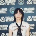 のん、ほっそりお腹がチラリ！ロックなフェス衣装SHOTに「カッコよすぎ～」「オシャレ」の声