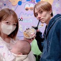 「親も胸痛い」辻希美、生後2ヶ月次女の“初めての”予防接種を報告＆親子3SHOTも公開