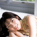 櫻坂46四期生・佐藤愛桜「ヤンジャン」で初グラビア披露 透明感輝く笑顔にドキッ 画像