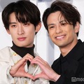 「（LOVE SONG）」 ⼤ヒット御礼舞台挨拶に出席した向井康二、森崎ウィン（C）モデルプレス