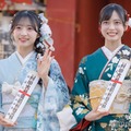 「AKB48 二十歳のつどい 2026」に出席した秋山由奈、新井彩永（C）モデルプレス