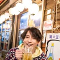 陳内将、ジョッキを持ってにっこり！「乾杯」をテーマにした1冊でファンに愛と労い届ける 画像