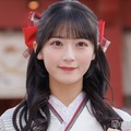 AKB48メンバー、美肩＆美脚輝くミニワンピ姿で“猫ポーズ”「お人形さんみたい」「キュンキュンしちゃう」と悶絶の声 画像
