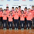「第25回オリンピック冬季競技大会 TEAM JAPAN 帰国時記者会見」に出席した選手たち／（後列左から）中井亜美選手、吉田唄菜選手、森田真沙也選手、佐藤駿選手、木俣椋真選手、長谷川帝勝選手、堀島行真選手、野明花菜選手（前列左から）坂本花織選手、鍵山優真選手、三浦璃来選手、木原龍一選手、村瀬心椛選手、木村葵来選手、深田茉莉選手（C）モデルプレス