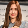 紗栄子、ミニスカのカジュアルコーデで美脚スラリ「可愛すぎる社長」「スタイルレベチ」の声 画像