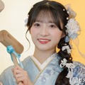AKB48メンバー「どっちが私かはわかりません」双子妹との幼少期ショット公開「ポーズがシンクロしすぎてる」「本当にそっくり」と反響