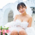 グラドル卒業発表の西永彩奈、ウエディングドレス風衣装で「週プレ」登場 スレンダーボディに釘付け 画像