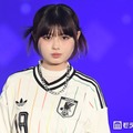 「今日好き」おひなさま（長浜広奈）、ユニフォームトップスでクールに登場 ウィンクも披露【サツコレ2026S/S】 画像