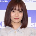 宮田愛萌、ツインテール×ミニワンピ姿で美脚スラリ「透明感が半端ない」「脚が真っ直ぐで綺麗すぎる」の声 画像