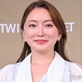 加藤綾菜、美脚際立つショーパンコーデ公開「膝下長すぎ」「スタイル抜群」と反響 画像