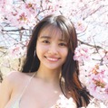 豊島心桜、桜の木の下で豊満バスト輝く「週プレ」表紙登場 画像