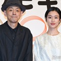 宮藤官九郎、河合優実（C）モデルプレス