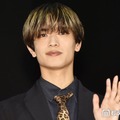 大橋和也の金髪メッシュを引き継いでみたが髪がチリチリになった高橋恭平（C）モデルプレス