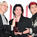 囲み取材に出席したMrs. GREEN APPLE（C）モデルプレス