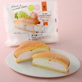 「たっぷりダブルホイップサンド（長野県産シャインマスカット&山梨県産白桃）」税込248円（提供画像）