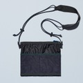 ファミマ、軽量＆収納充実の新作サコッシュ 人気メッシュポーチのミニサイズ＆タオルも登場 画像