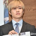カノックスター、娘＆妻とのベトナムショットに反響「美形すぎる」「肩組み夫婦尊い」 画像