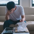 24歳で、父親が6000万円以上の借金を抱えて寝たきりに。「血縁に執着する必要はない」総資産「数百億円」を築いた実業家が、壮絶な過去から得た教訓