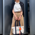 シンプル配色でオシャレ。【ユニクロ】ベージュパンツで仕上げる大人カジュアルな着こなし【40代の毎日コーデ】 画像