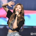 IZ＊ONE出身キム・ミンジュ、日本の駅・ラーメン屋での写真公開「ガン見しちゃう」「普通にいるのすごい」 画像
