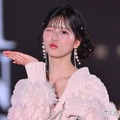AKB48八木愛月、ウィンク＆投げキスでファン悶絶 オーバーサイズニットから美脚スラリ【関コレ2026A/W】 画像