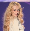 中島健人の妹役で話題の嵐莉菜、ハイトーンヘアに「お人形さんみたい」「異次元」と絶賛の声【TGC松山2026】 画像