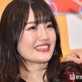 “可愛すぎる新喜劇女優”小寺真理、ミニスカポリス姿で美脚披露「スタイル抜群」「逮捕されたい」と反響 画像